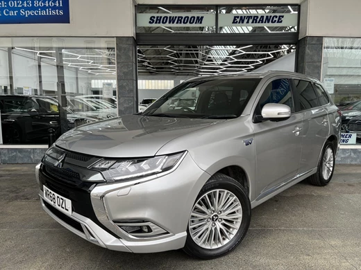 Mitsubishi Outlander 2.4h TwinMotor 13.8kWh 4h CVT 4WD Great Family Car and Low Mileage