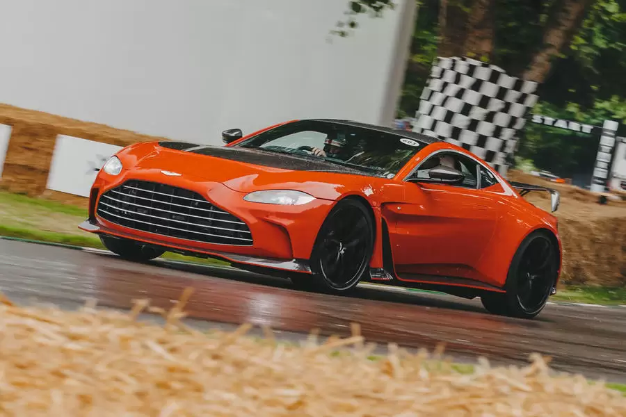 Aston Martin V12 Vantage