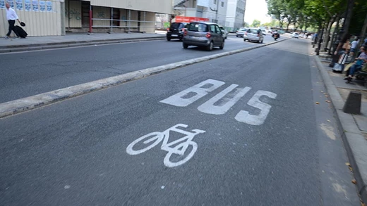 When can you drive in a bus lane? 