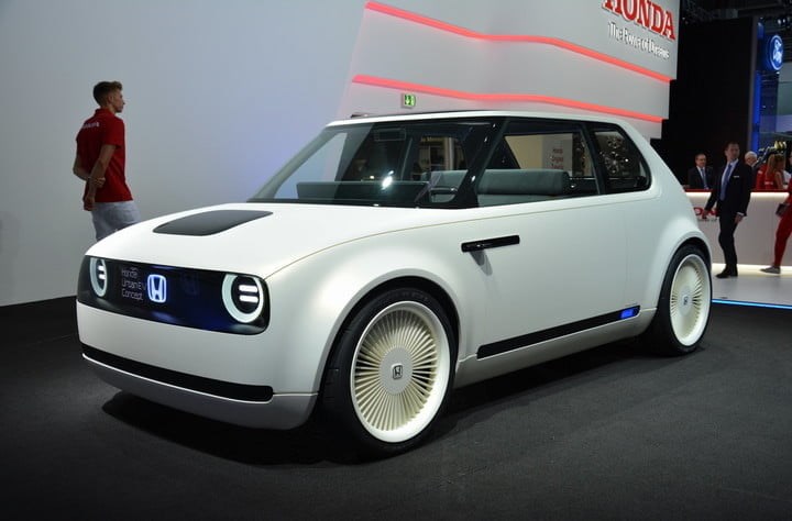 8. 2017 - Hona Urban EV